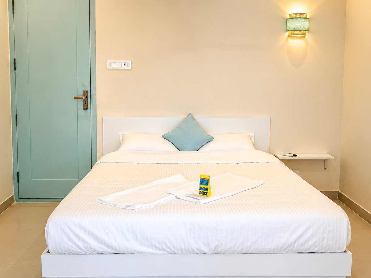 Bedroom with double bed at RYST 109A beach villa, Pearl Beach, Cheyyur